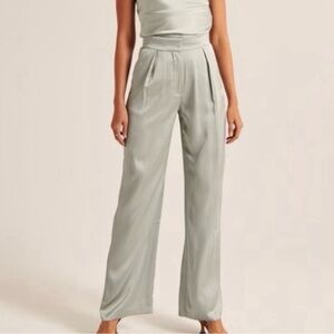 Abercrombie & Fitch Wide-Leg Pleated Pants in Sage